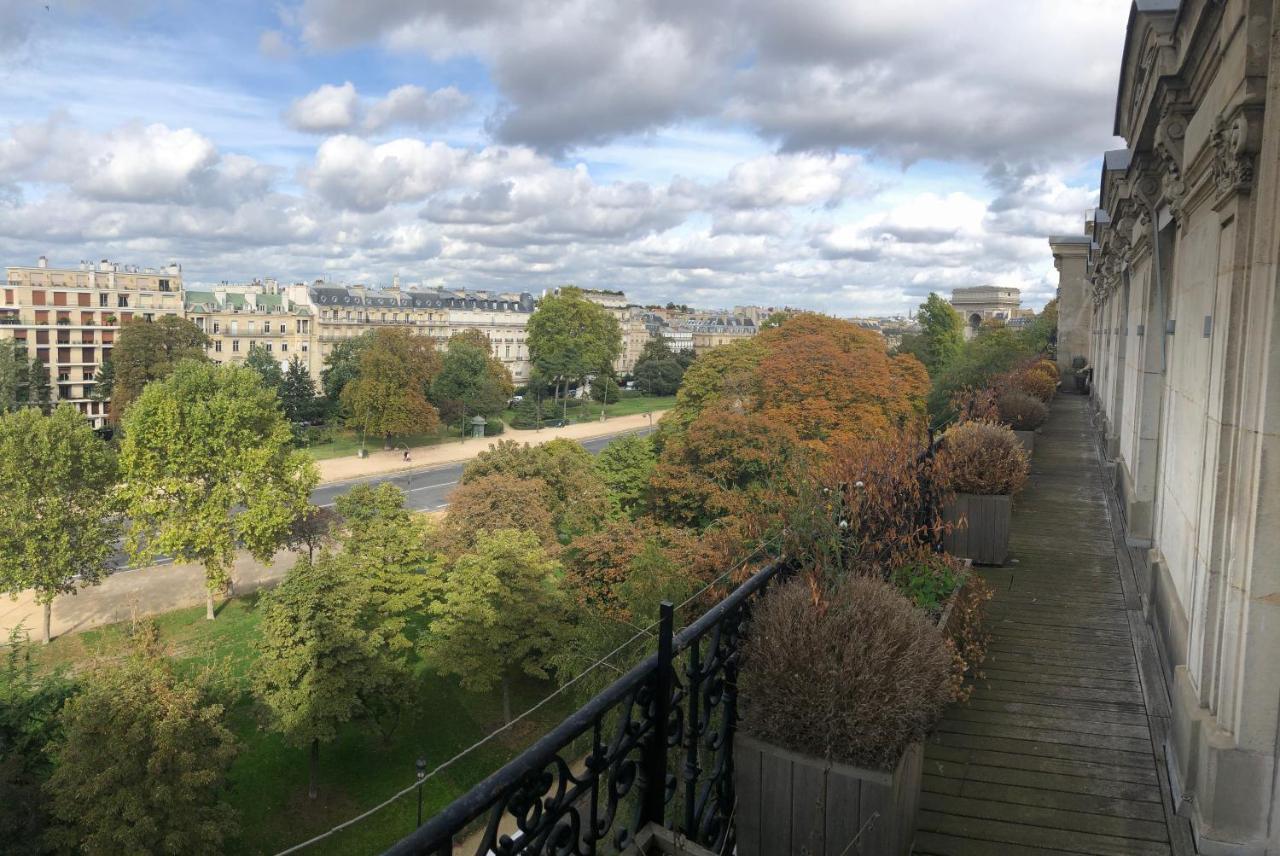 Arc De Triomphe - Foch Palace Parigi Esterno foto